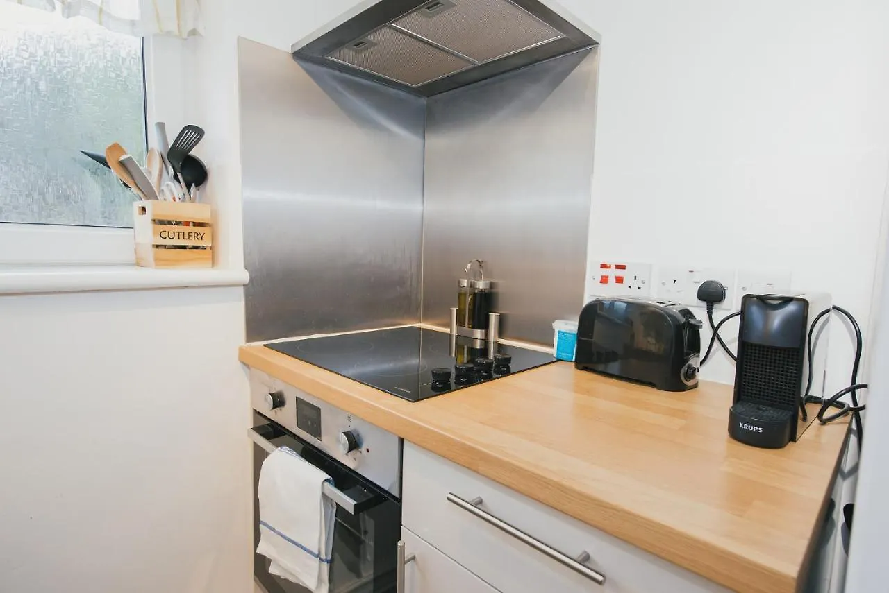 River Court Studios By Payman Club Cambridge  Apartment